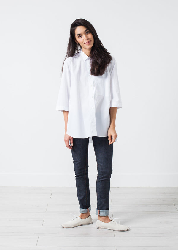 بنطال جينز ضيق مطاطي باللون النيلي