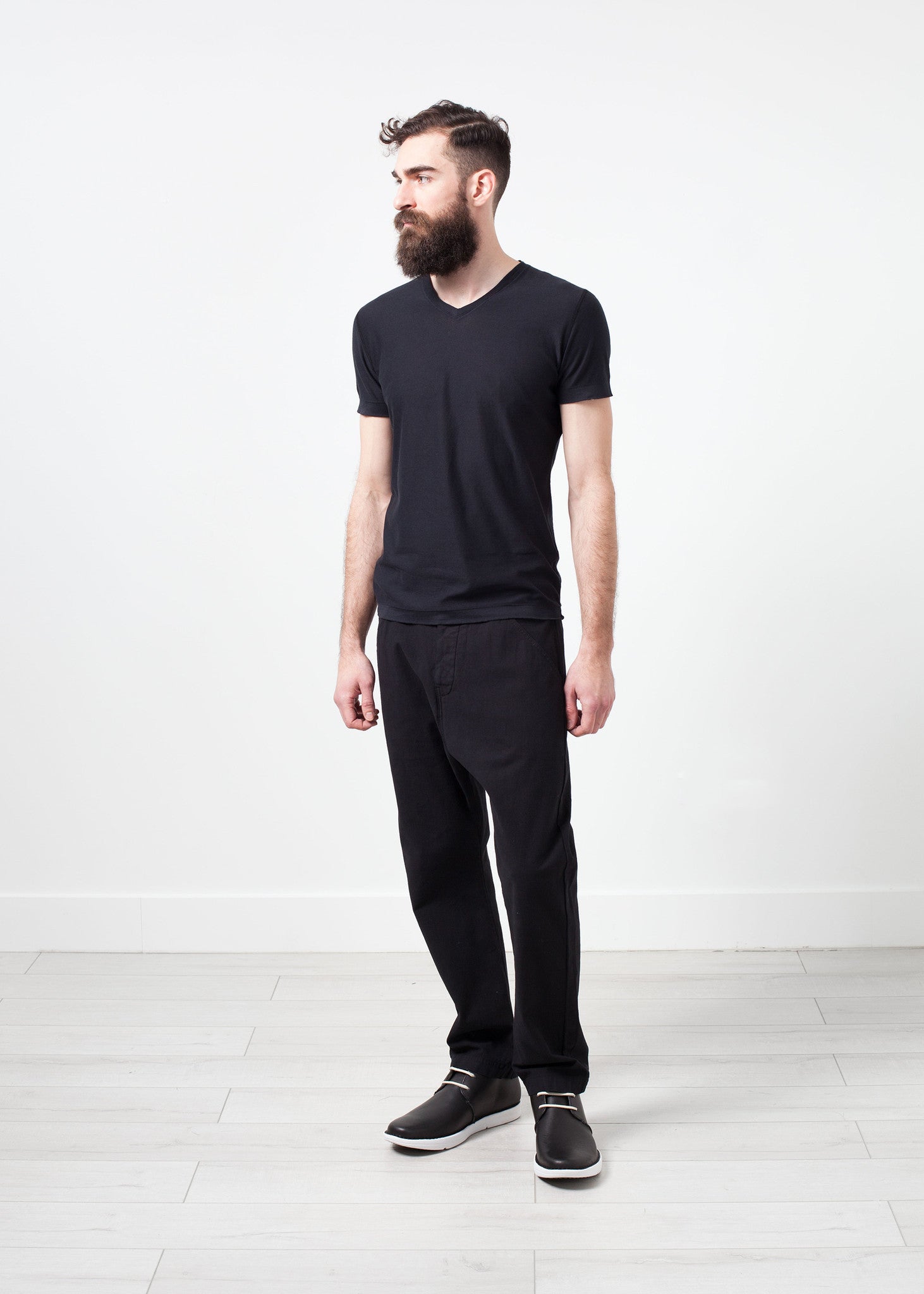 قميص يبس برقبة على شكل حرف V