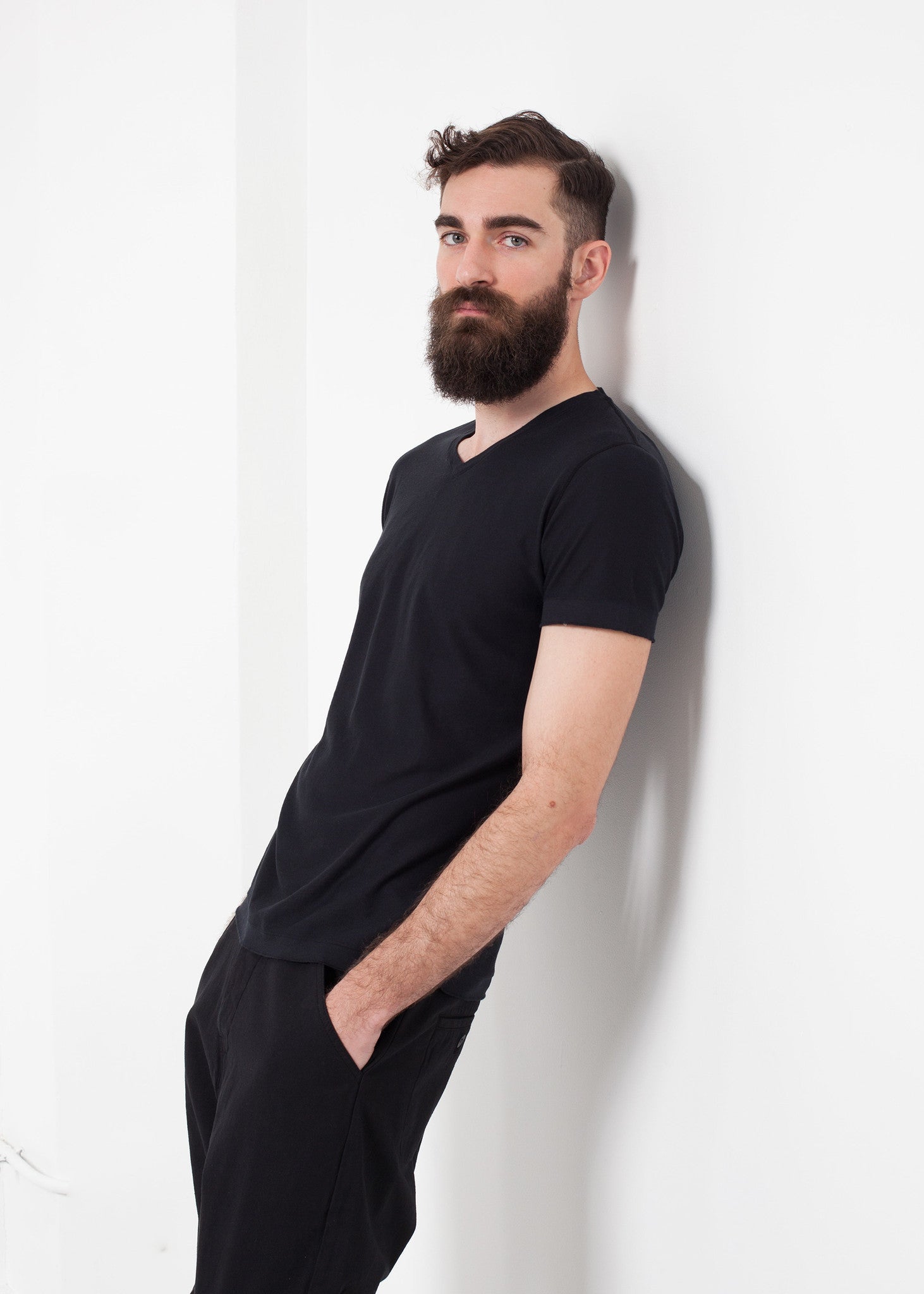 قميص يبس برقبة على شكل حرف V