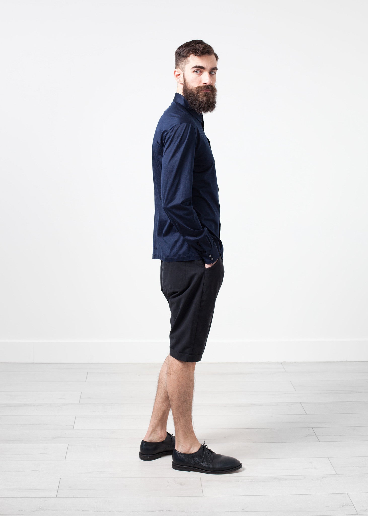 قميص اسكتلندا ذو الأزرار باللون الأزرق الداكن