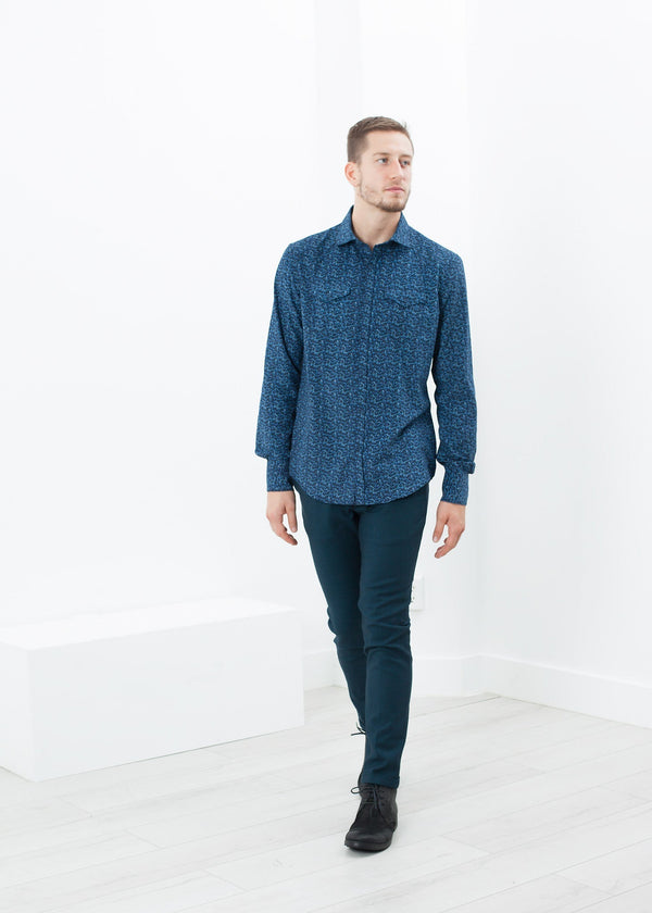 قميص غرب أركنساس بأزرار باللون الأزرق الزهري