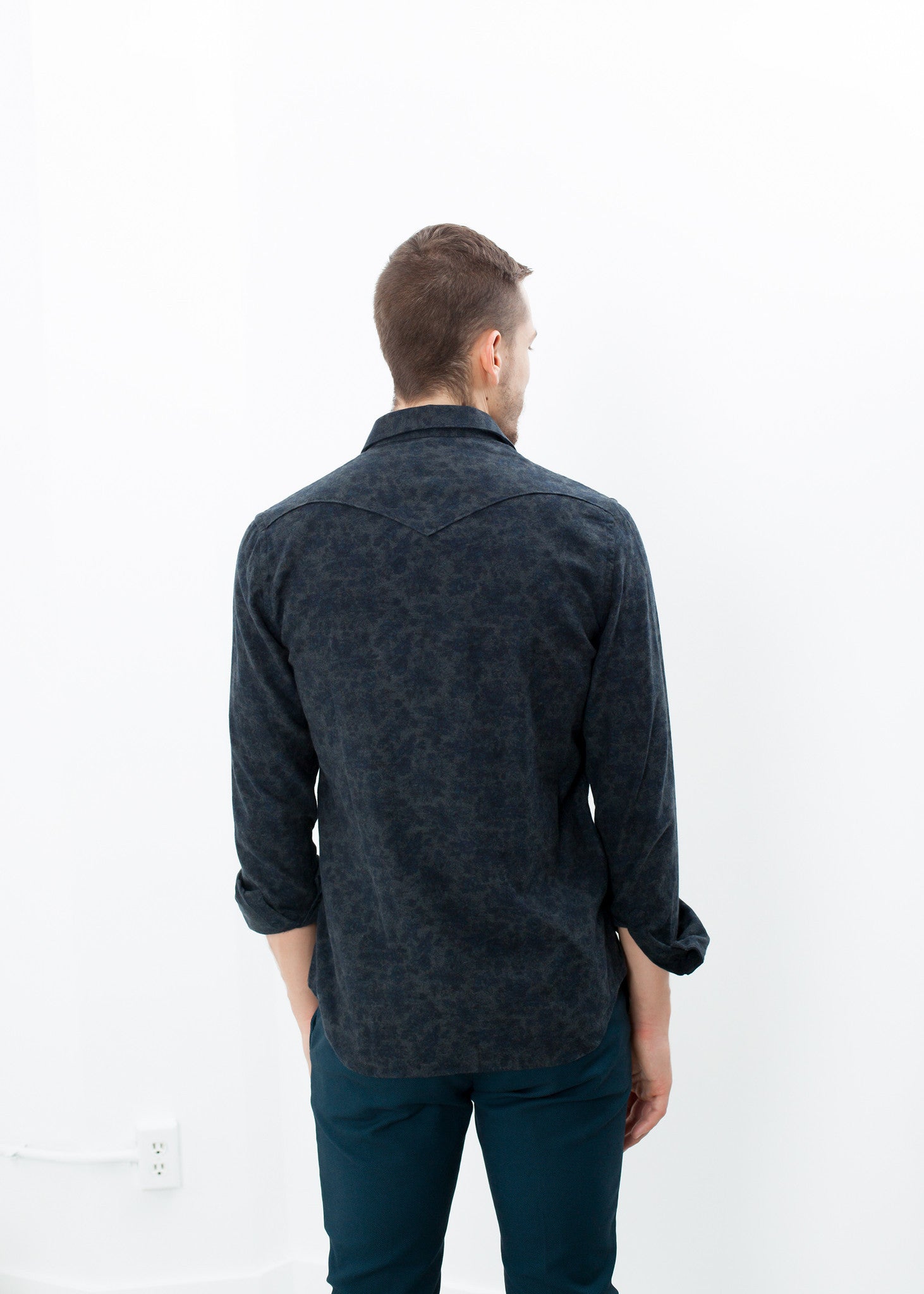 قميص من غرب أركنساس بأزرار من Dark Hash Floral