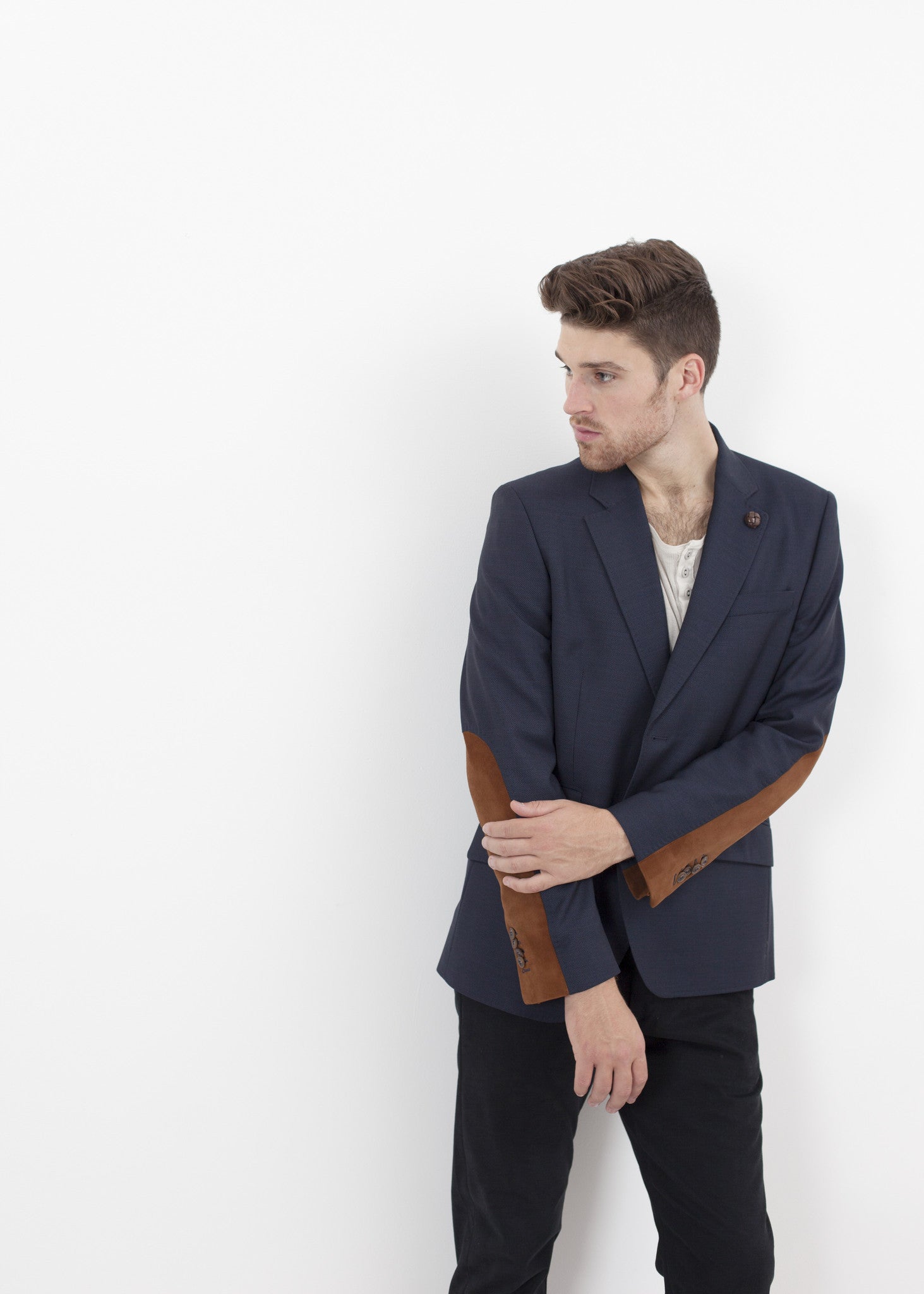 سترة سويفت لو بليزر باللون الأزرق الداكن