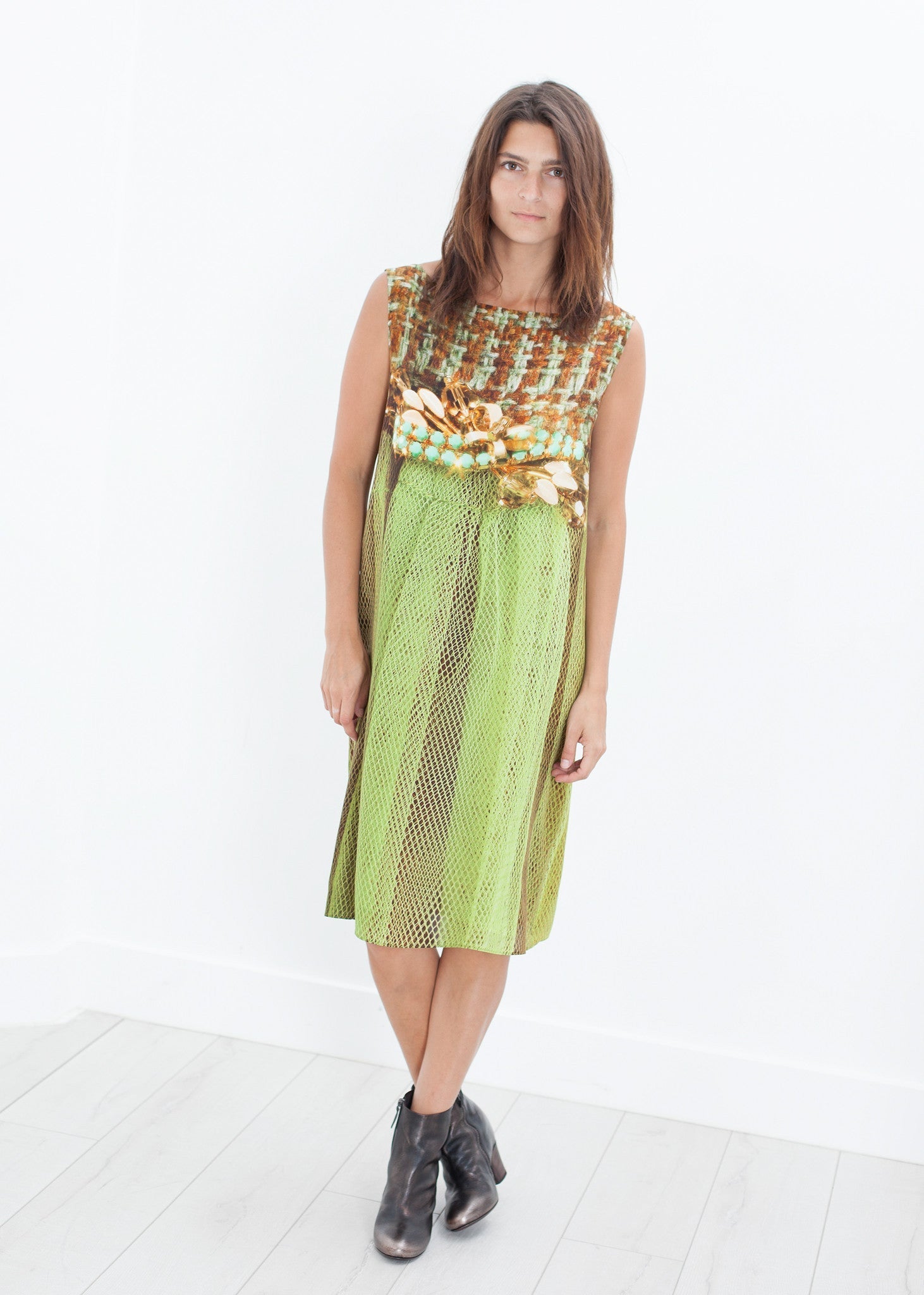 فستان حريري من التويد والشبك