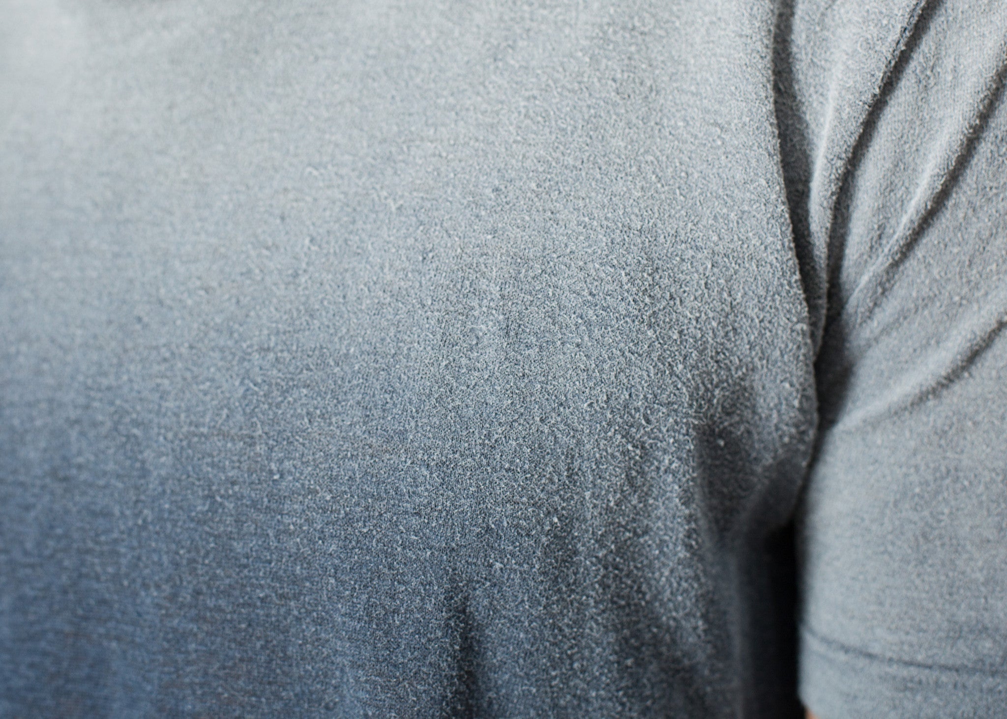 تي شيرت مطبوع باللون الأزرق الداكن