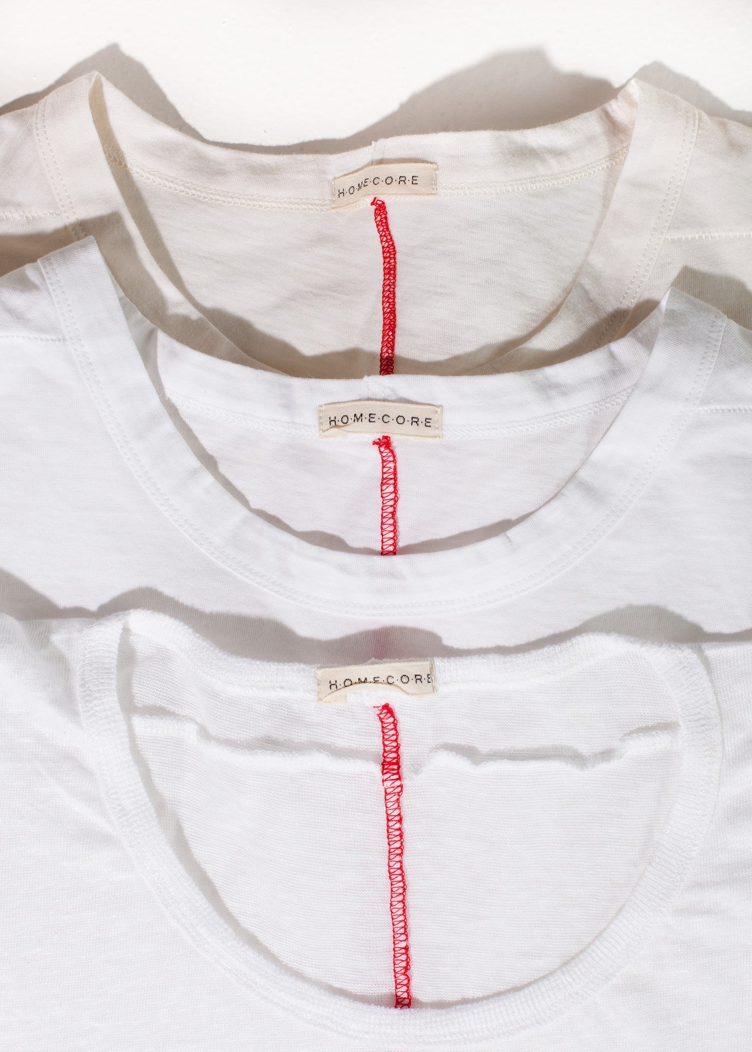 مجموعة متنوعة باللون الأبيض